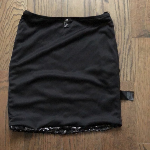 H&M Mini Sequin Skirt - Picture 4 of 6